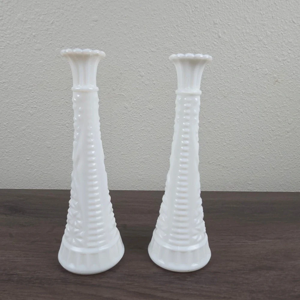 Set of 2 Vintage Anchor Hocking Milk Glass Bud Vases 9